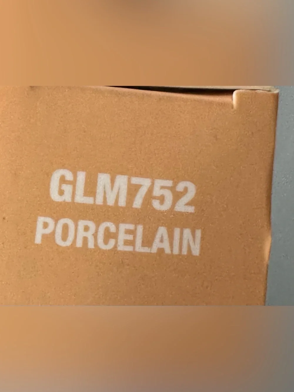 LA Girl Tinted Foundation in porcelain GLM752 Natural Beige Tone